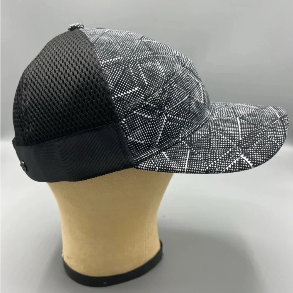 LULULEMON Athletica Black and White Geometric women’s Hat